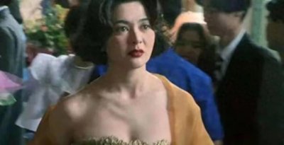 ​关之琳巅峰期魅力有多大？看完她的泳装照，总算了解啥叫女人味