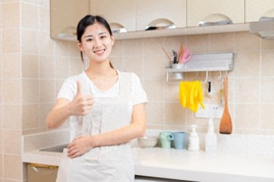 ​被邀至男同事家中打麻将：我32岁少妇，老公外出打工