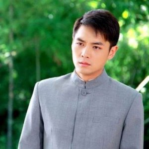 ​曾是相差6岁姐弟恋，前女友嫁小7岁老公获幸福，而他帅气却不红