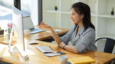 ​在单位过于在意他人看法，导致自己很焦虑，该如何调整心态？