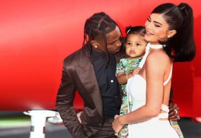 ​凯莉·詹娜和前男友首次同框被拍，一直共同照顾女儿疑似复合？