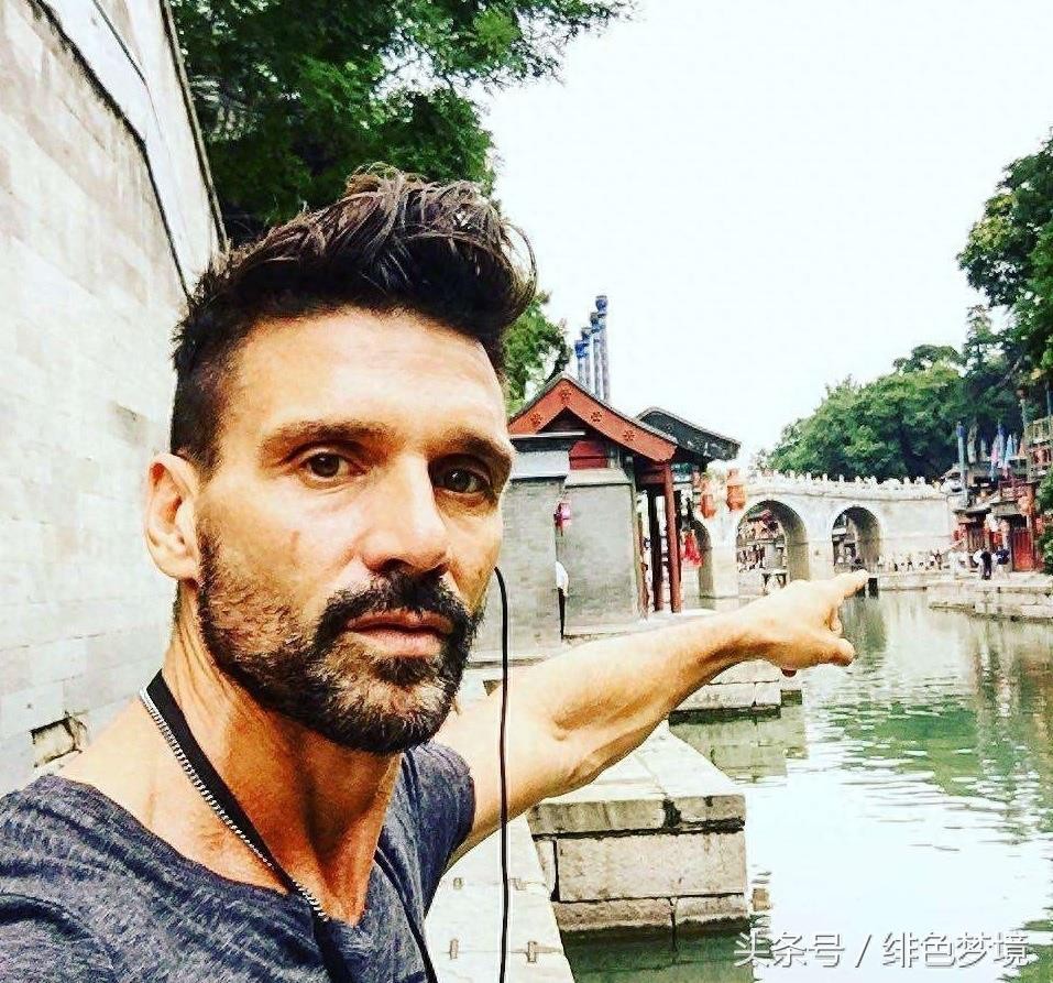 因《战狼2》成为今年中国最红的老外，却是个被动作戏耽误的鲜肉