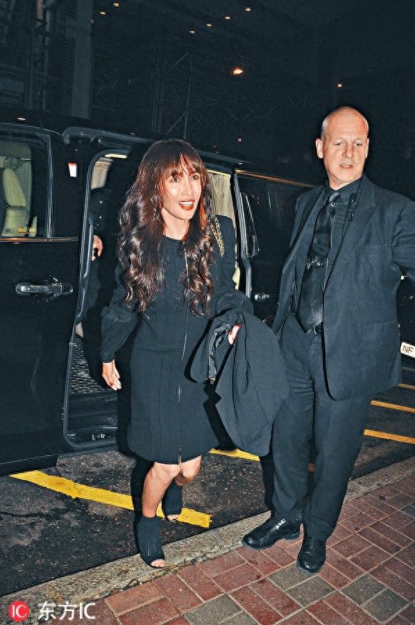 木村拓哉15岁女儿携妈妈工藤静香来港，光希五官完美牙齿却太长