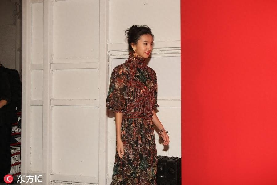 木村拓哉15岁女儿携妈妈工藤静香来港，光希五官完美牙齿却太长