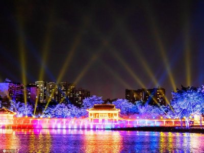 ​广州网红灯光秀重新登场 展现岭南文化风情