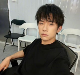 ​易烊千玺放弃入职候补（易烊千玺放弃入职国话）