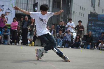 ​滑轮滑的刹车技巧