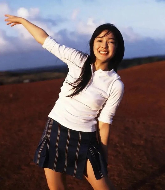 日本九五后女星矢作穗香,刘亦菲日本分菲!