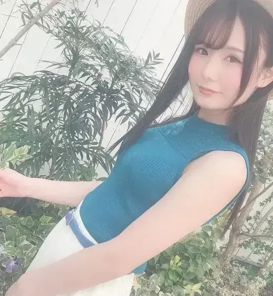 日本女艺人坂道美琉写真分享,身兼多职才艺双馨!