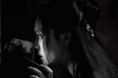 ​看完张艺谋《影》，结局疑惑很久，孙俪到底看到了什么如此惊恐？