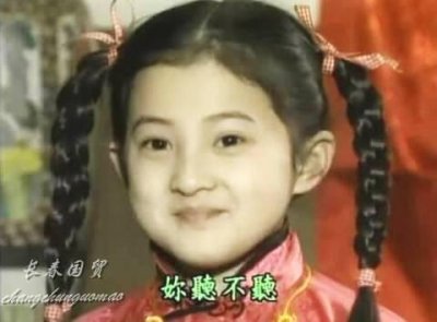 ​42岁金铭近照曝光，五官精致端庄大方，“小婉君”美丽依旧