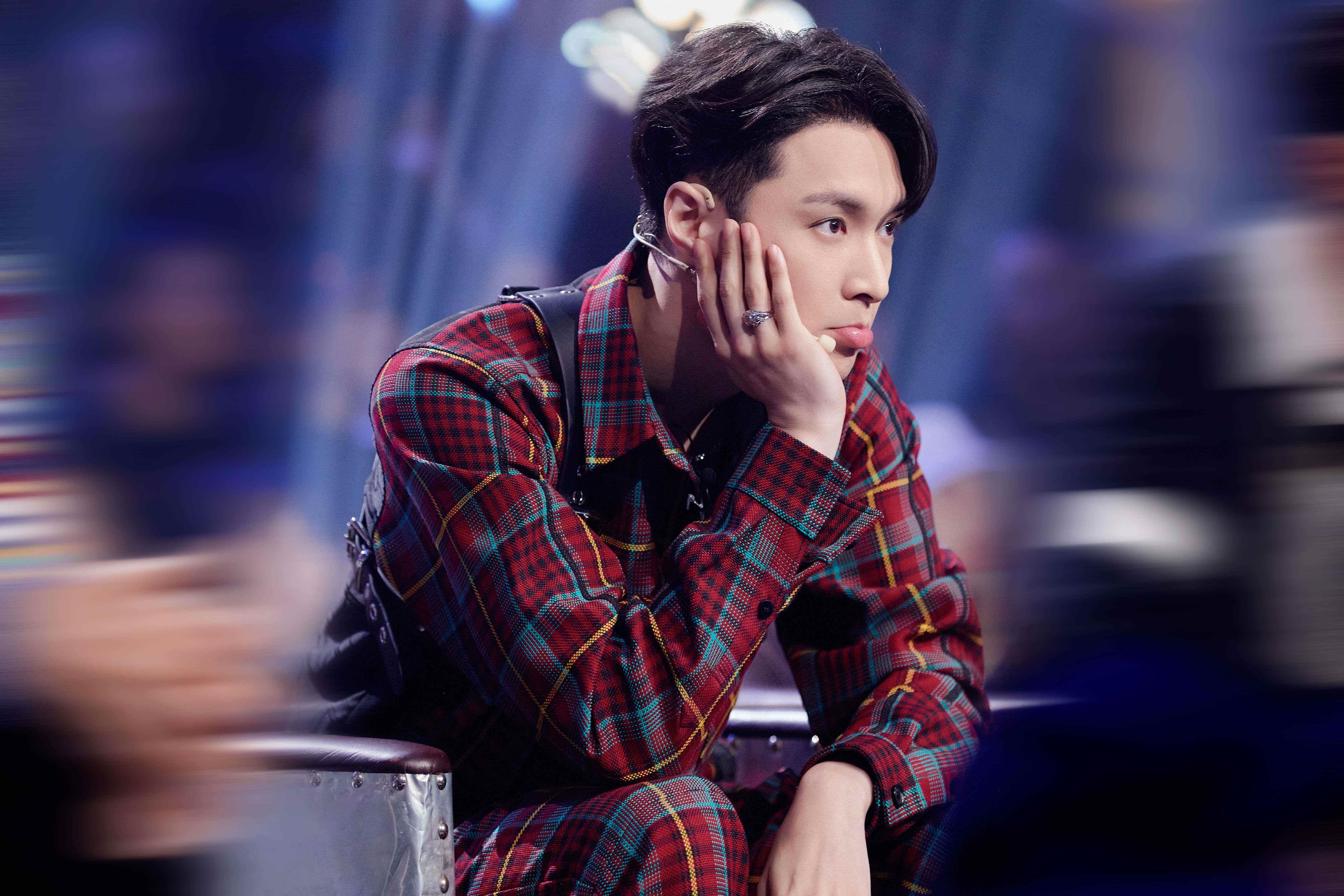 张艺兴离开SM,十年来,他经历太多了