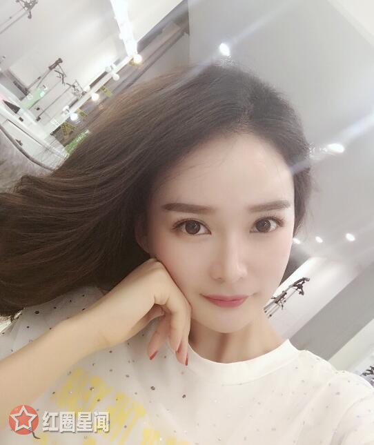 卓亨瑜整容了吗和杨幂关系好吗 杨幂与替身卓亨瑜简直一模一样傻傻的分不清