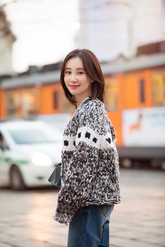 30岁的舒畅剪“摩卡波波头”发型,变的像18岁的少女,这下真红了