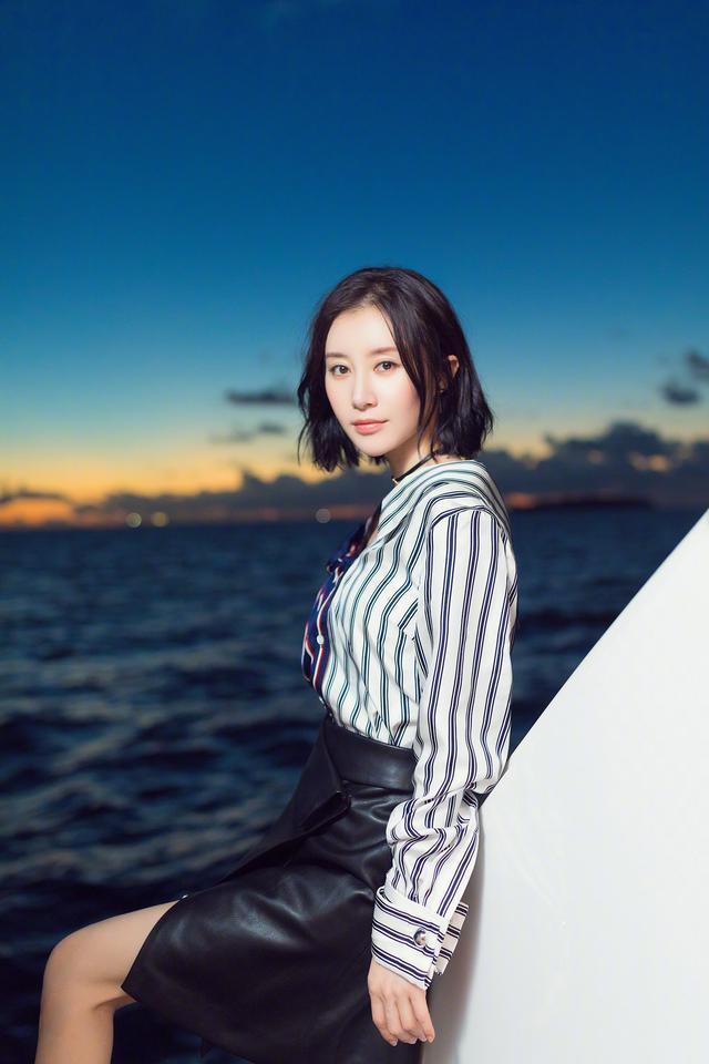 30岁的舒畅剪“摩卡波波头”发型,变的像18岁的少女,这下真红了