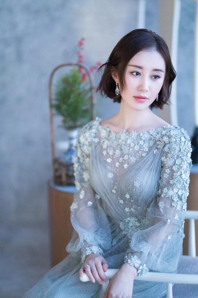 30岁的舒畅剪“摩卡波波头”发型,变的像18岁的少女,这下真红了