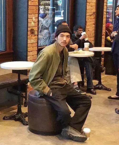 网络始祖毒药郑宸(毒药颜值衣品逆天)