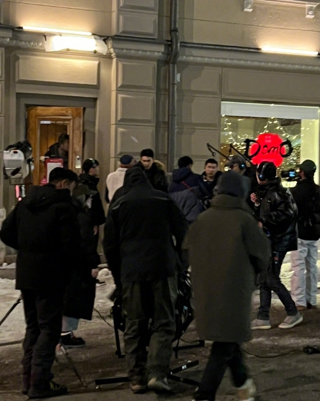 一把子期待了!吴磊赵今麦芬兰拍摄同框路透