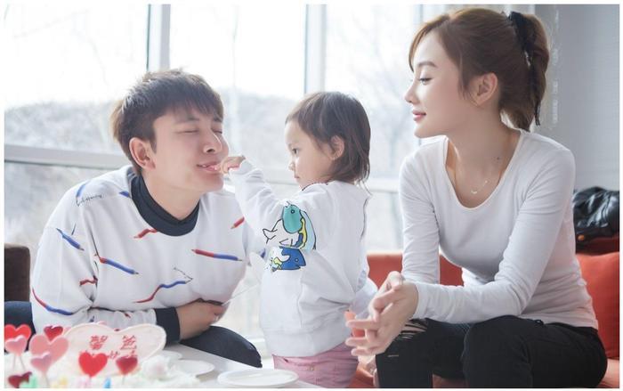 李小璐贾乃亮离婚了?疑似离婚协议曝光,贾乃亮每月付10万抚养费