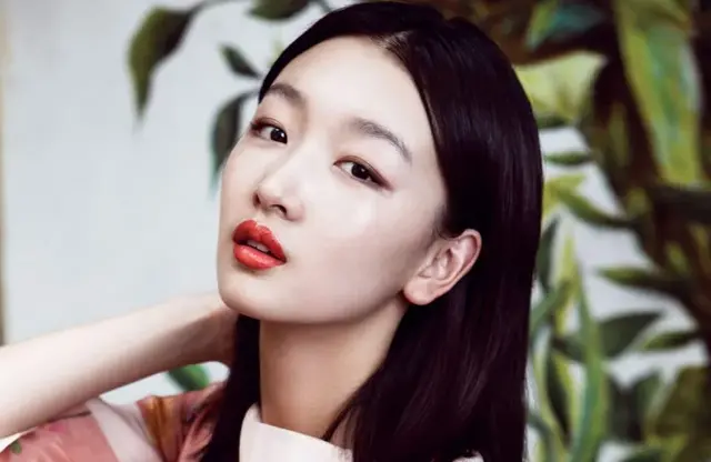 张艺谋玩周冬雨咋回事(张艺谋二度合作周冬雨)