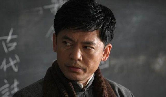 何政军出道多年至今无绯闻,妻子原来是她,网友真让人羡慕啊