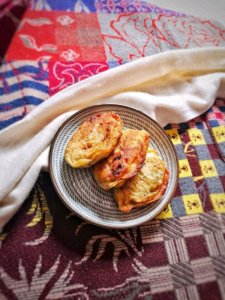 ​手把手教你做超好吃的韭菜鸡蛋粉条猪肉盒子