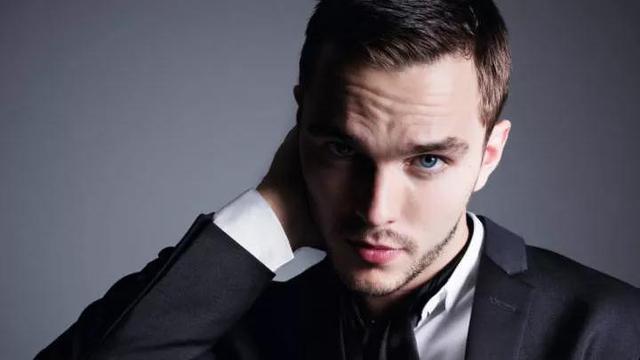 欧美童星长大后对比照男(打破了童星必长残魔咒)(11)