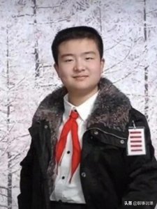 ​当年闻名全国的“五道杠少年”和“不屑弟”完全不同的人生路