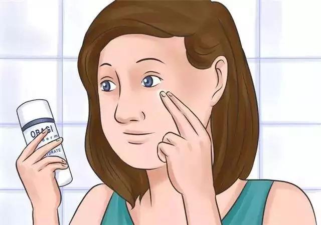 四十岁女性适合用什么眼霜 涂眼霜的正确手法 四十岁女性适合用什么眼霜 涂眼霜的正确手法