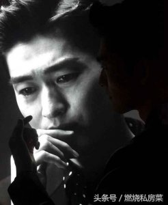 ​分手后张翰娜扎机场偶遇形同陌路，张翰一个回眸戳中网友泪点