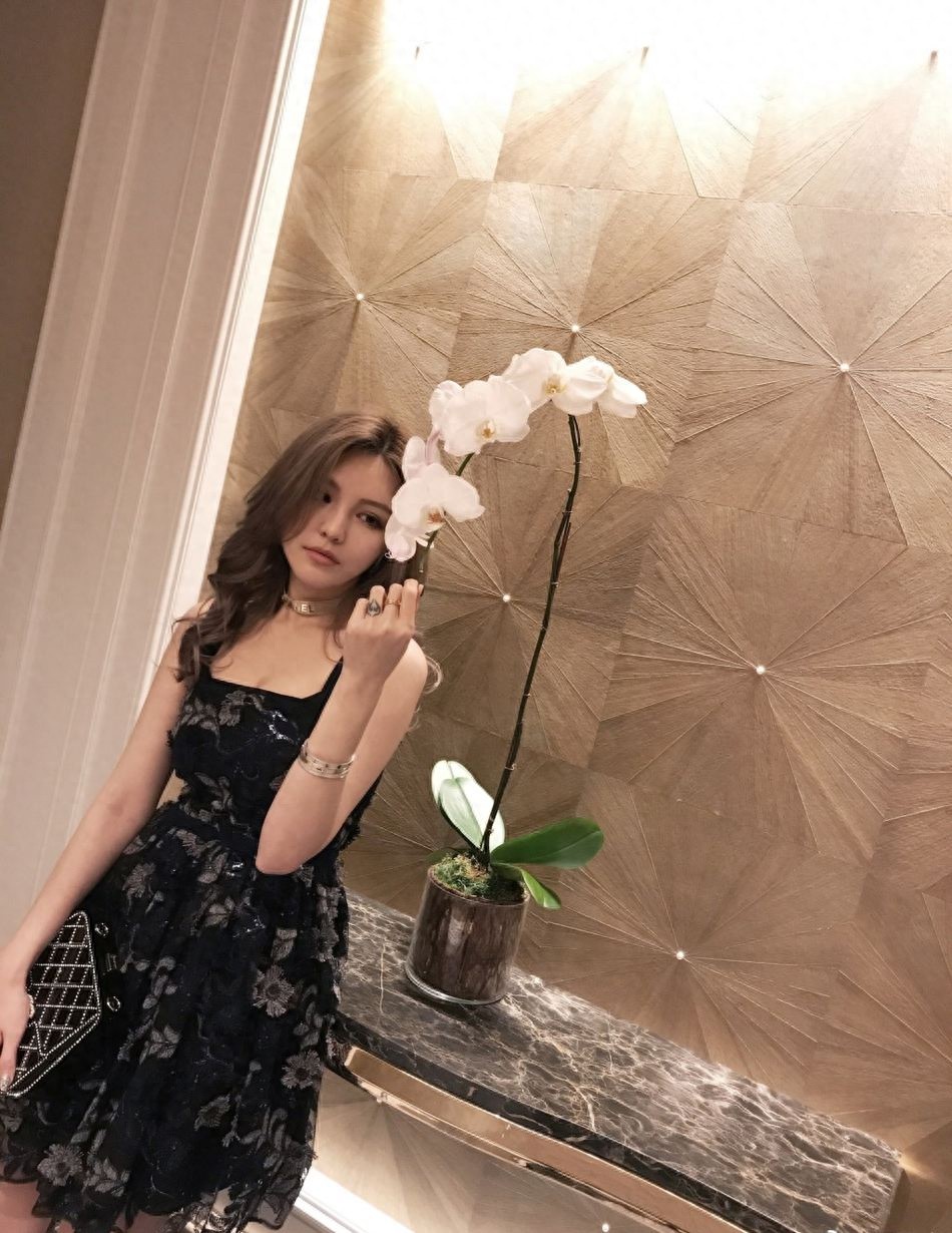 罗志祥前女友“周扬青”的介绍,网友:果然是爱追星的富二代