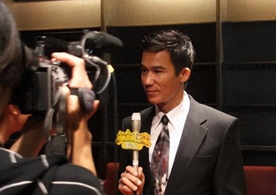 ​港星李子雄59岁老来得子，妻子竟是张铁林前女友，婚后现状幸福