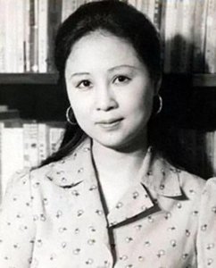 ​一文带你回顾琼瑶一生：风靡半个多世纪捧红近百明星，两段婚姻都因写作结缘