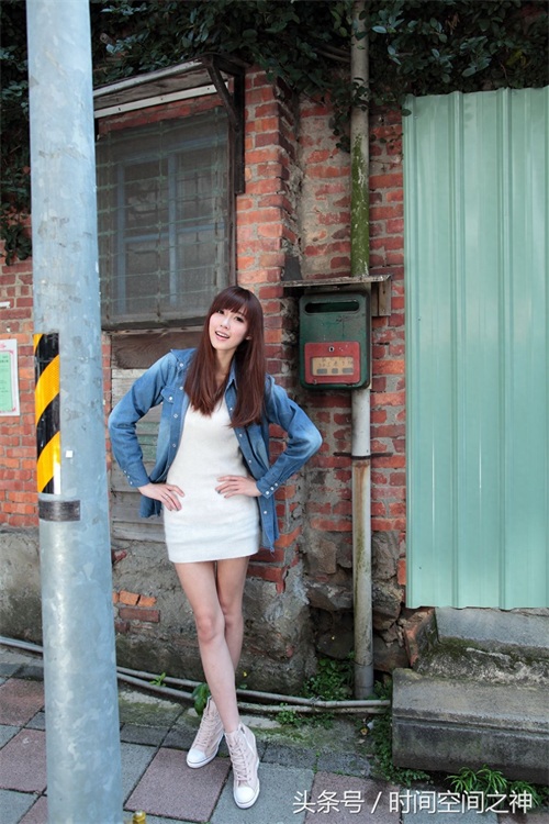 台湾模特晶晶时尚长腿美女甜美街拍写真集