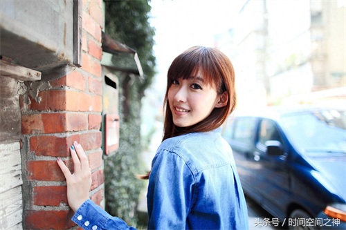 台湾模特晶晶时尚长腿美女甜美街拍写真集