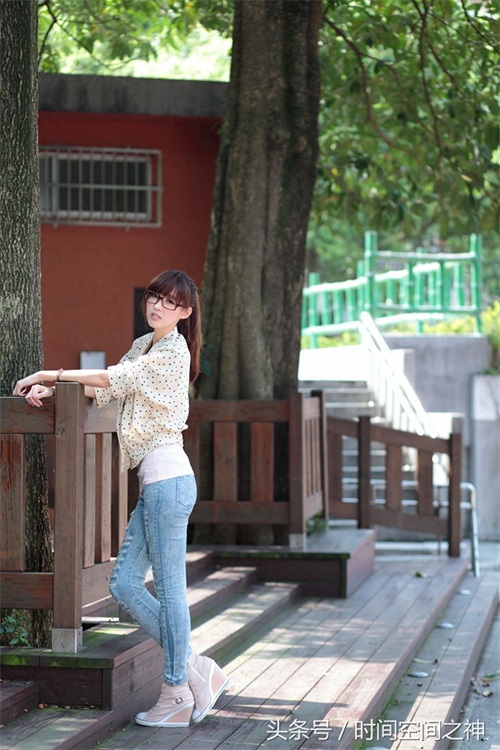 台湾模特晶晶时尚长腿美女甜美街拍写真集