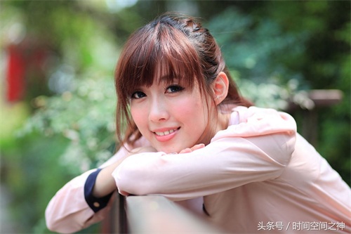 台湾模特晶晶时尚长腿美女甜美街拍写真集