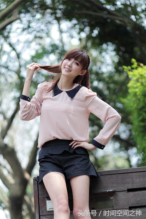 台湾模特晶晶时尚长腿美女甜美街拍写真集