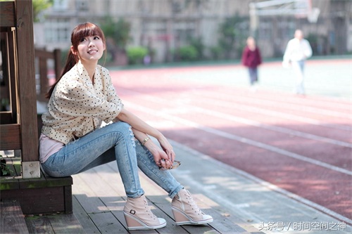 台湾模特晶晶时尚长腿美女甜美街拍写真集