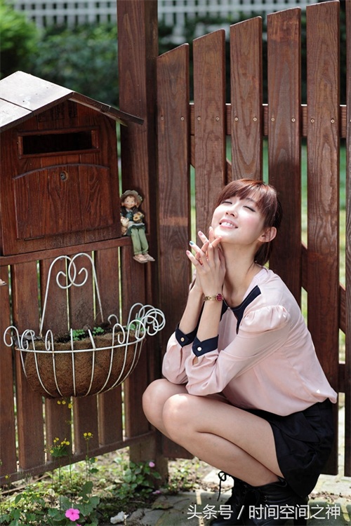 台湾模特晶晶时尚长腿美女甜美街拍写真集