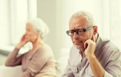 ​八旬老夫妻坚持离婚，结婚57年连菜刀都是AA制，一人一把从不混用