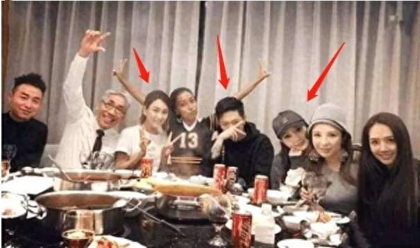 “出轨门”后李小璐晒出自拍照，忘记P图，本性真容全被曝了光