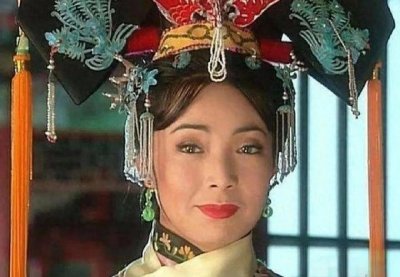 ​长大才发现，皇后根本不是紫薇的对手，看到皇后原型是谁就明白了