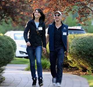 ​真爱？5年前，贝索斯出轨分前妻356亿，却和新欢桑切斯签婚前
