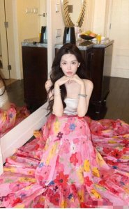 ​网红谢欣桐被曝出轨，聊天记录和语音曝光，当天直播泡汤！