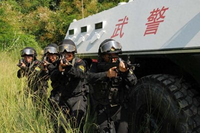 ​武警机动部队包含2大总队，驻地分别在一南一北，是哪两个城市？