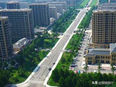 ​山东寿光是冬暖式蔬菜大棚发源地，被称为中国菜都，也是沿海城市