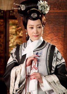 ​康熙娶了一位宫女，此女第一胎就生下皇帝，年过五十岁依然被宠爱