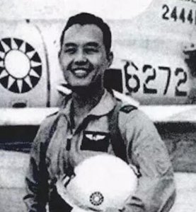 ​1956年韦大卫驾驶蒋纬国专机起义，临行前：告诉蒋介石，老子走了