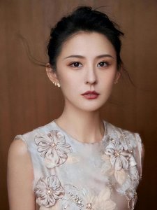 ​走出抑郁的热依扎，戏里手撕渣男，戏外隐婚生女，活成爽文大女主